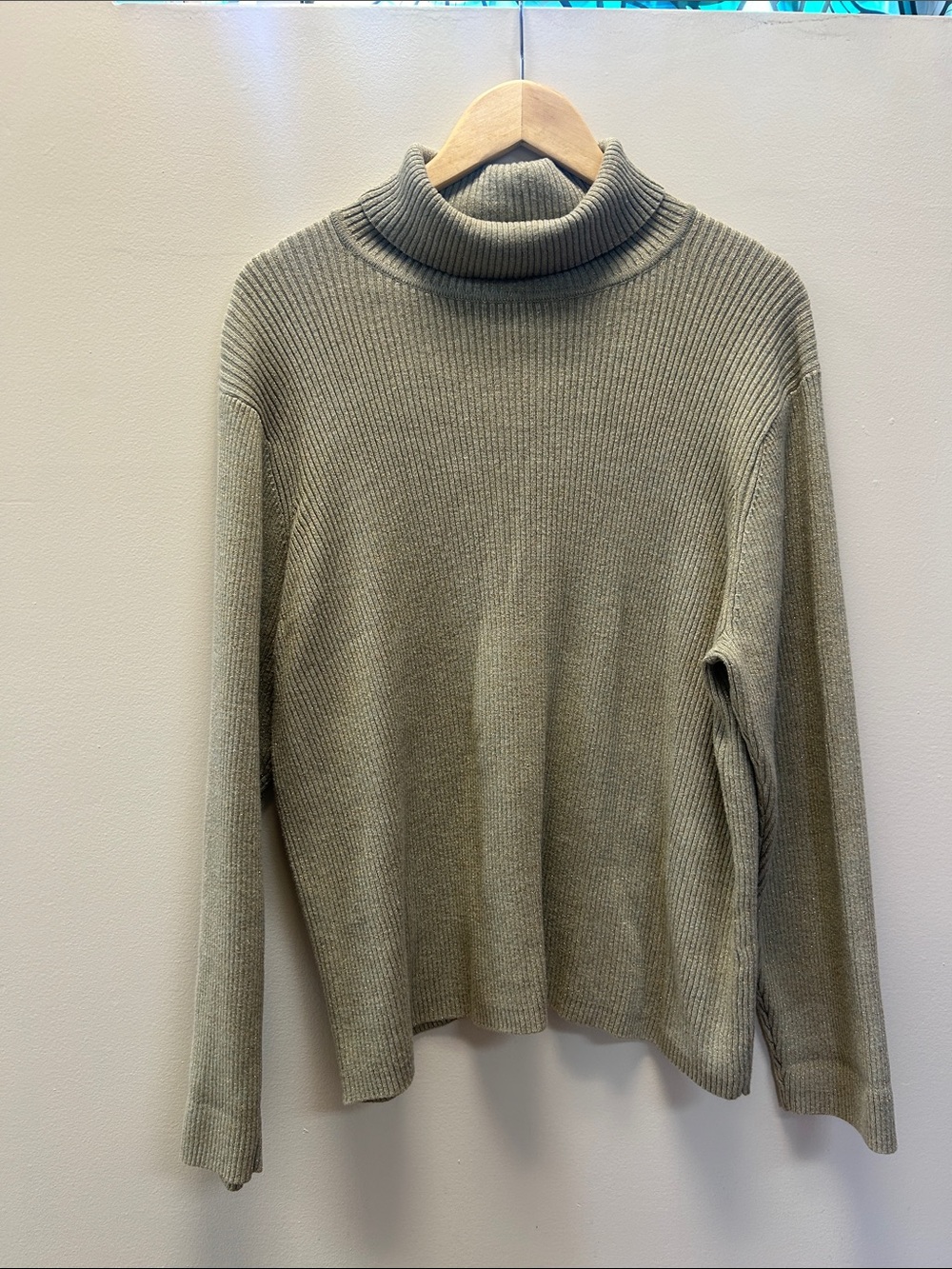 Women’s Glitter Knit Ribbed Turtleneck Sweater in Champagne